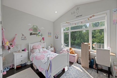 285 19Th Avenue E, Vancouver, BC - Indoor Photo Showing Bedroom