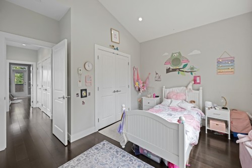 285 19Th Avenue E, Vancouver, BC - Indoor Photo Showing Bedroom