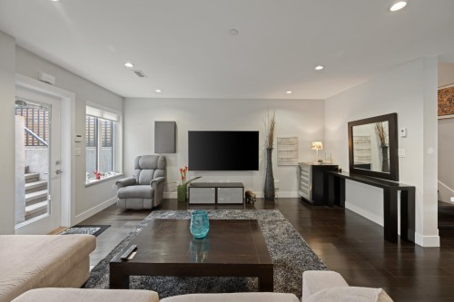 285 19Th Avenue E, Vancouver, BC - Indoor Photo Showing Living Room