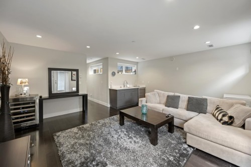 285 19Th Avenue E, Vancouver, BC - Indoor Photo Showing Living Room