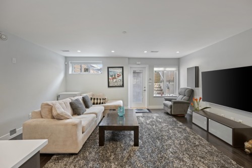 285 19Th Avenue E, Vancouver, BC - Indoor Photo Showing Living Room