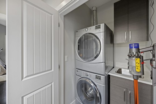 285 19Th Avenue E, Vancouver, BC - Indoor Photo Showing Laundry Room