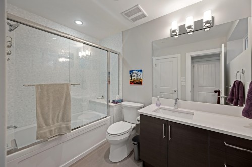 285 19Th Avenue E, Vancouver, BC - Indoor Photo Showing Bathroom