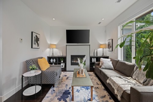 285 19Th Avenue E, Vancouver, BC - Indoor Photo Showing Living Room With Fireplace