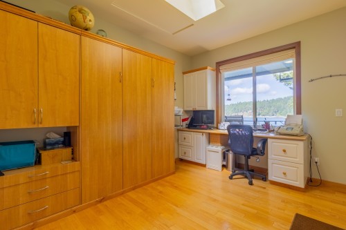 1602 Chart Drive, Pender Island, BC - Indoor Photo Showing Office