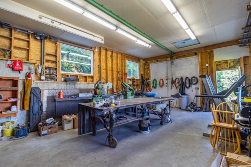 1602 Chart Drive, Pender Island, BC - Indoor