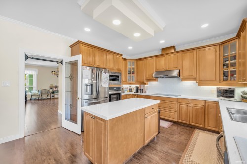 6231 Dunsmuir Crescent, Richmond, BC - Indoor Photo Showing Kitchen With Double Sink