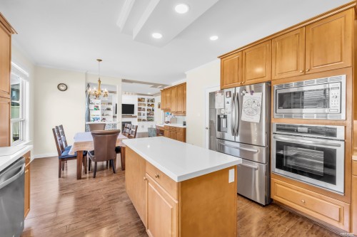 6231 Dunsmuir Crescent, Richmond, BC - Indoor Photo Showing Kitchen