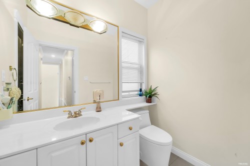 6231 Dunsmuir Crescent, Richmond, BC - Indoor Photo Showing Bathroom