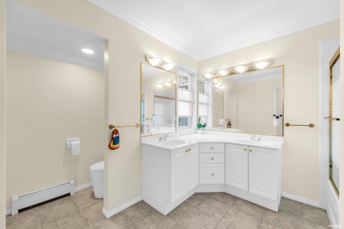 6231 Dunsmuir Crescent, Richmond, BC - Indoor Photo Showing Bathroom
