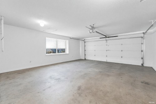 6231 Dunsmuir Crescent, Richmond, BC - Indoor Photo Showing Garage