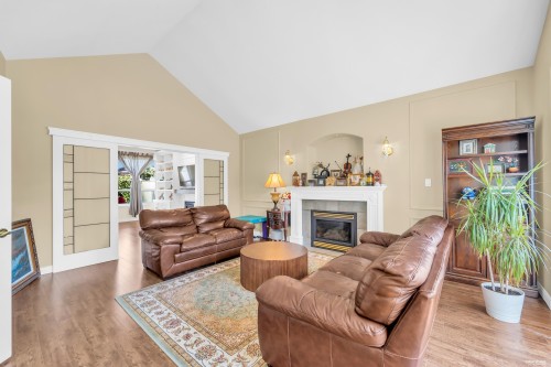6231 Dunsmuir Crescent, Richmond, BC - Indoor Photo Showing Living Room With Fireplace