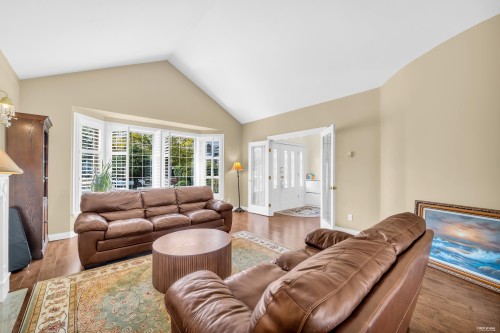 6231 Dunsmuir Crescent, Richmond, BC - Indoor Photo Showing Living Room