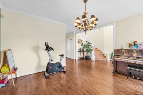 6231 Dunsmuir Crescent, Richmond, BC - Indoor Photo Showing Gym Room