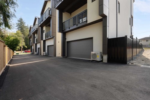 3-8483 16Th Avenue, Burnaby, BC - Outdoor