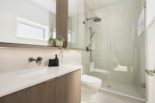 3-8483 16Th Avenue, Burnaby, BC - Indoor Photo Showing Bathroom