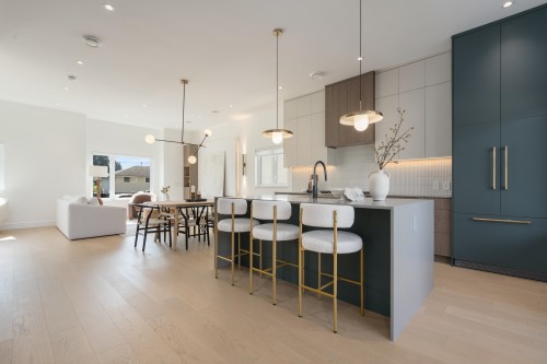 3-8483 16Th Avenue, Burnaby, BC - Indoor Photo Showing Kitchen With Upgraded Kitchen