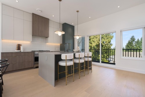 3-8483 16Th Avenue, Burnaby, BC - Indoor Photo Showing Kitchen With Upgraded Kitchen