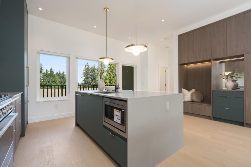 3-8483 16Th Avenue, Burnaby, BC - Indoor Photo Showing Kitchen With Upgraded Kitchen