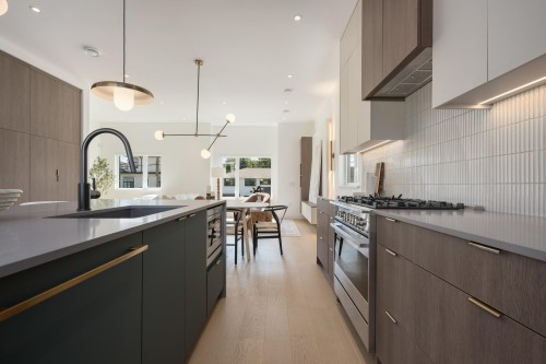 3-8483 16Th Avenue, Burnaby, BC - Indoor Photo Showing Kitchen With Upgraded Kitchen