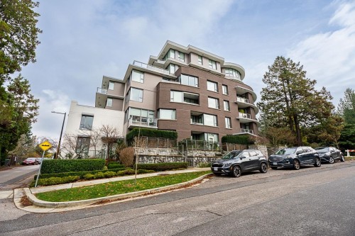 301-505 30th Avenue W Vancouver, BC V5Z 0G4