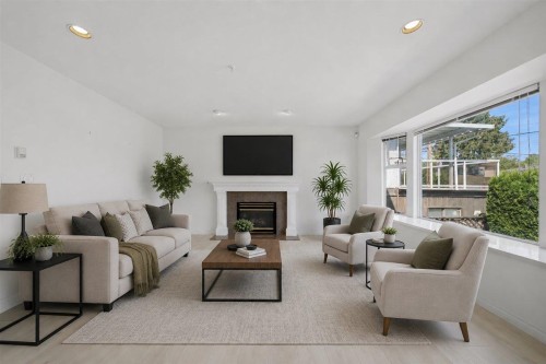 6212 Vivian Street, Vancouver, BC - Indoor Photo Showing Living Room With Fireplace