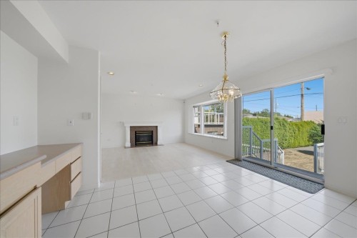 6212 Vivian Street, Vancouver, BC - Indoor With Fireplace