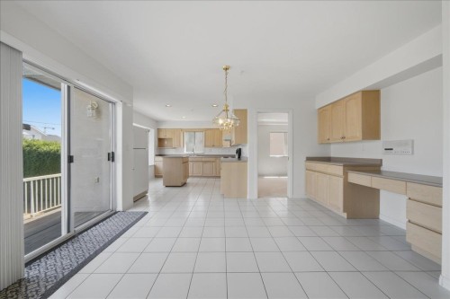 6212 Vivian Street, Vancouver, BC - Indoor Photo Showing Kitchen