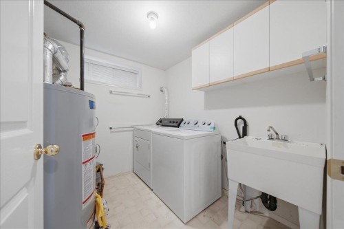 6212 Vivian Street, Vancouver, BC - Indoor Photo Showing Laundry Room