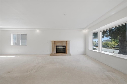 6212 Vivian Street, Vancouver, BC - Indoor Photo Showing Living Room With Fireplace