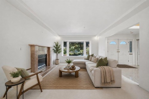 6212 Vivian Street, Vancouver, BC - Indoor Photo Showing Living Room With Fireplace