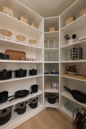 3-595 49Th Avenue E, Vancouver, BC - Indoor With Storage