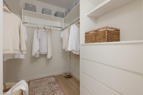 3-595 49Th Avenue E, Vancouver, BC - Indoor With Storage