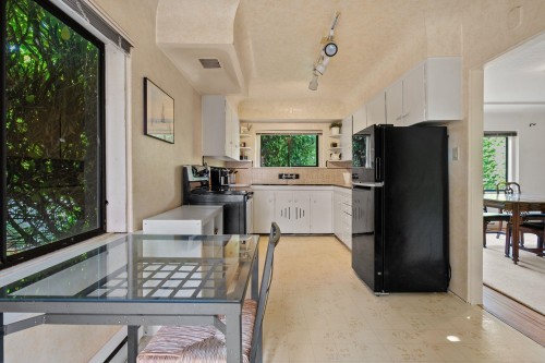 2138 Nelson Avenue, West Vancouver, BC - Indoor Photo Showing Kitchen