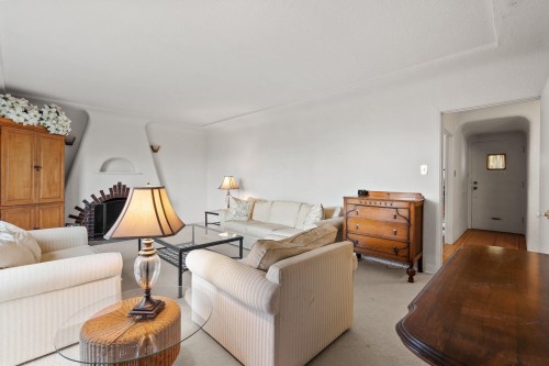 2138 Nelson Avenue, West Vancouver, BC - Indoor Photo Showing Living Room