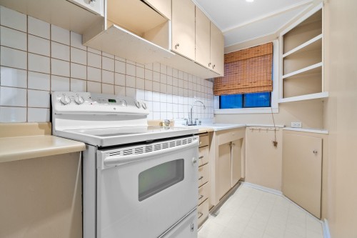 2138 Nelson Avenue, West Vancouver, BC - Indoor Photo Showing Laundry Room