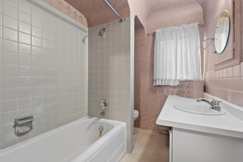 2138 Nelson Avenue, West Vancouver, BC - Indoor Photo Showing Bathroom