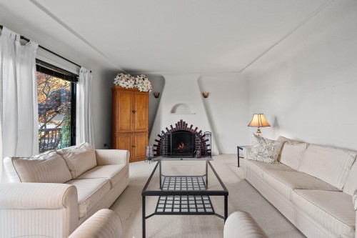 2138 Nelson Avenue, West Vancouver, BC - Indoor Photo Showing Living Room