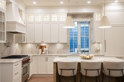 1-127 17th Avenue W Vancouver, BC V5Y 1Z7