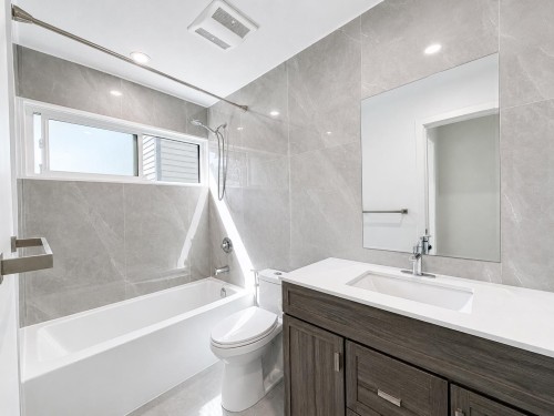 1741 Rufus Drive, North Vancouver, BC - Indoor Photo Showing Bathroom