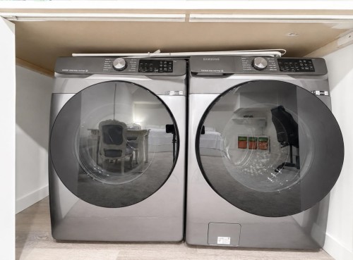 1741 Rufus Drive, North Vancouver, BC - Indoor Photo Showing Laundry Room