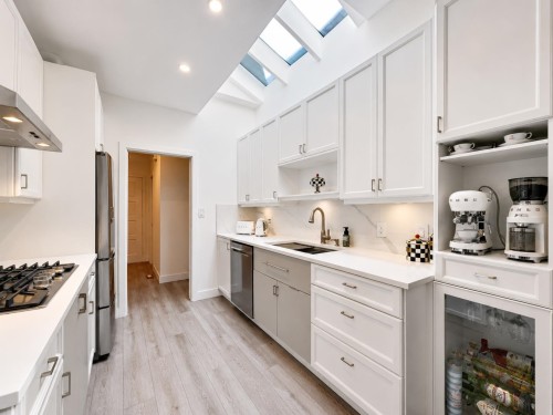 1741 Rufus Drive, North Vancouver, BC - Indoor Photo Showing Kitchen With Upgraded Kitchen