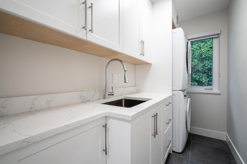 2824 Nash Drive, Coquitlam, BC - Indoor Photo Showing Kitchen