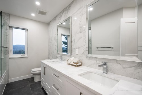 2824 Nash Drive, Coquitlam, BC - Indoor Photo Showing Bathroom