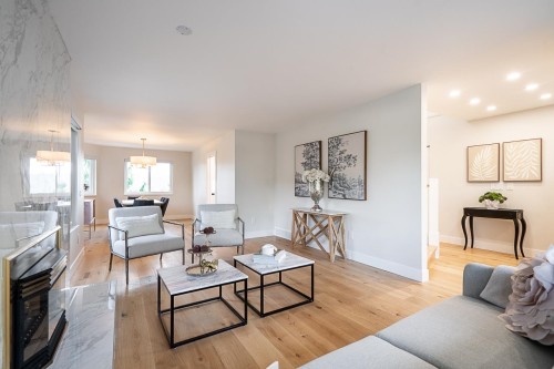 2824 Nash Drive, Coquitlam, BC - Indoor Photo Showing Living Room