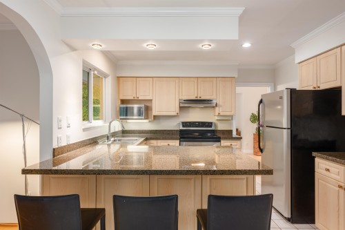 850 Jefferson Avenue, West Vancouver, BC - Indoor Photo Showing Kitchen With Double Sink