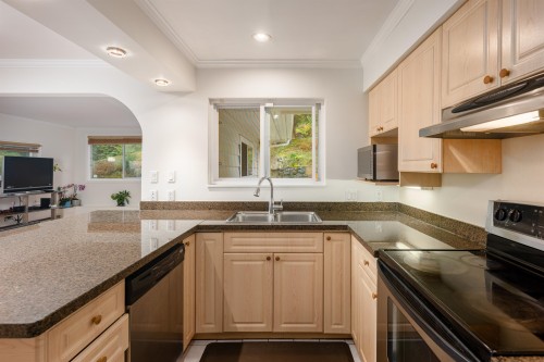 850 Jefferson Avenue, West Vancouver, BC - Indoor Photo Showing Kitchen With Double Sink