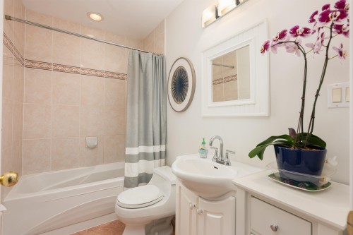 850 Jefferson Avenue, West Vancouver, BC - Indoor Photo Showing Bathroom