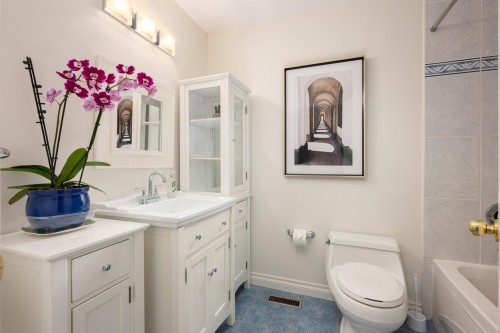 850 Jefferson Avenue, West Vancouver, BC - Indoor Photo Showing Bathroom