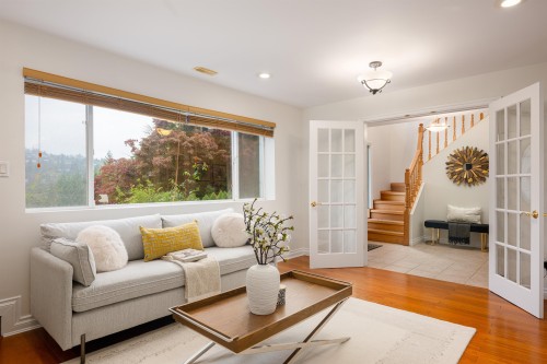 850 Jefferson Avenue, West Vancouver, BC - Indoor Photo Showing Living Room